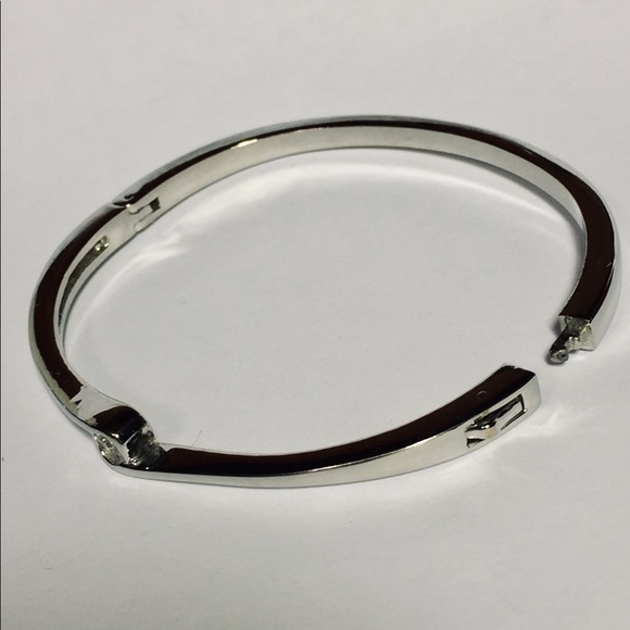 Dainty bracelet w/ easy open clasp - Picture 4 of 4